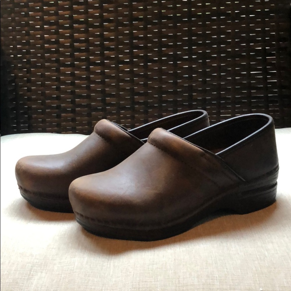 Professional Antique Brown/Black Dansko XP